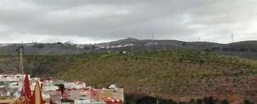 Vista desde el casco urbano del accidente de tráfico en el camino real a Tara (Foto TA)