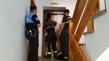 Imagen de la fachada del número 8 de la calle Hermanos Pinzón, en donde se ha registrado el incidente (Foto TA)