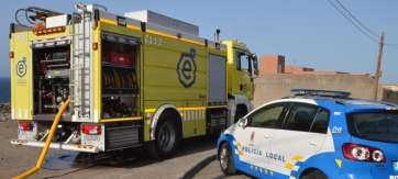Imagen de archivo de una intervención conjunta de bomberos y Policía Local de Telde (Foto TA)