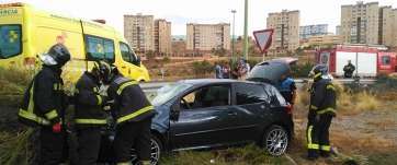 Imagen del vehículo siniestrado esta tarde en la rotonda de acceso al Valle de Jinámar (Foto TA)