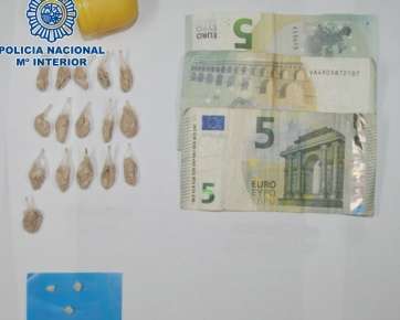 Imagen de las sustancias intervenidas por el CNP en Jinámar (Foto TA)