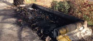 Restos de los recipientes quemados (Foto TA)