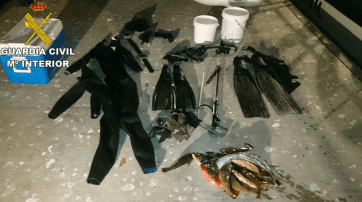 Un momento de la operación de aprehensión (Foto Guardia Civil)