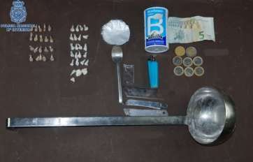 Drogas y dinero incautados al detenido (Foto TA)