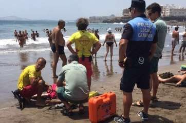 El joven atendido en la misma orilla (Foto TA)