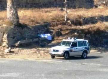 Vehículo de la Policía Científica de la Comisaria del CNP de Telde, junto al cadáver (Foto TA)