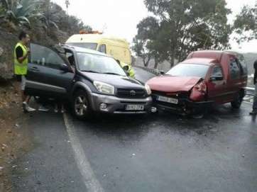 Vehiculos siniestrados en la carretera que une Telde con Valsequillo (Foto TA)