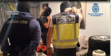 Fotograma del vídeo grabado con la operación policial (Foto MÂº Interior)