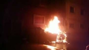 El incendio que acabó con tres contenedores (Foto RTVC)