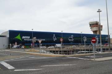 Exterior del Aeropuerto de Gran Canaria (Foto TA)
