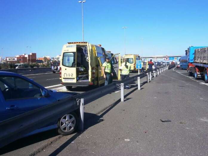 Imagen de archivo de ambulancias del SUC en la zona donde ocurrió el accidente de este viernes (Foto TA)
