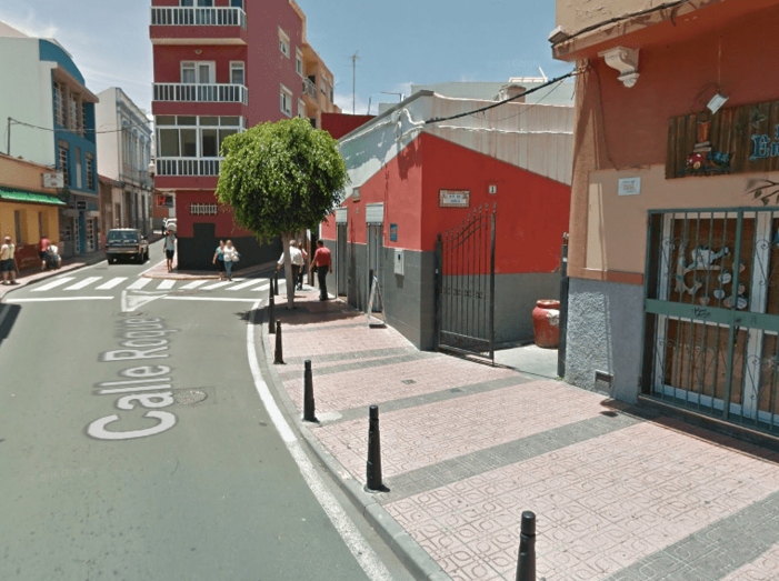 Imagen de la calle de El Roque, con el callejón 29 de Abril a la derecha (Foto TA)