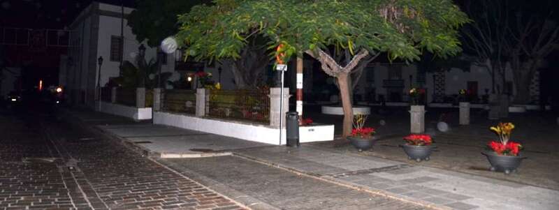 La plaza de San Juan y su entorno, sin luz (Foto TA)