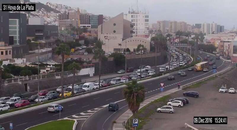 El tráfico parado en la Avenida Marítima de la capital grancanaria (Foto TA)