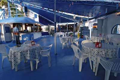 Interior de un bar en Salinetas (Foto TA)