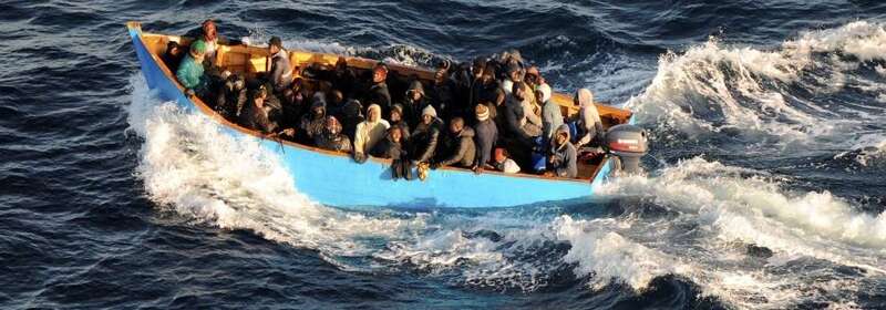 Imagen de la patera con unos 40 inmigrantes a bordo (Foto TA)