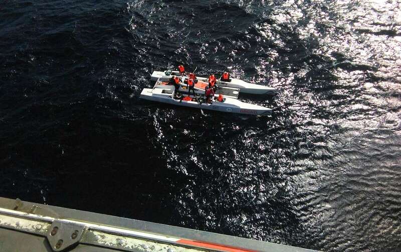 Imagen de la embarcación Orca II en el momento del rescate (Foto TA)