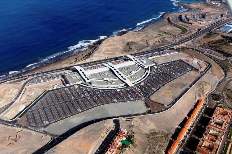 Vista aérea de los centros comerciales situados en la costa de Jinámar (Foto Multimedia)