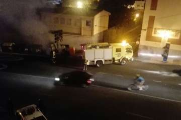 Incendio que acabó con los contenedores en San José de Las Longueras (Foto TA)