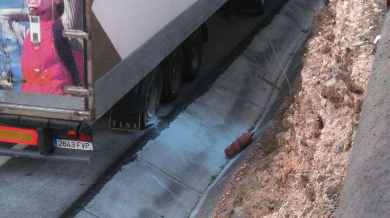 Reventón de la rueda del camión (Foto TA)