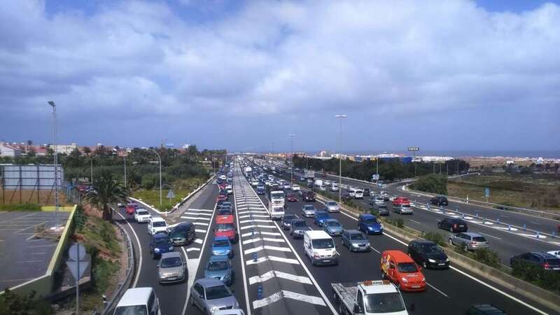 Imagen de archivo de colas en la GC-1 (Foto TA)