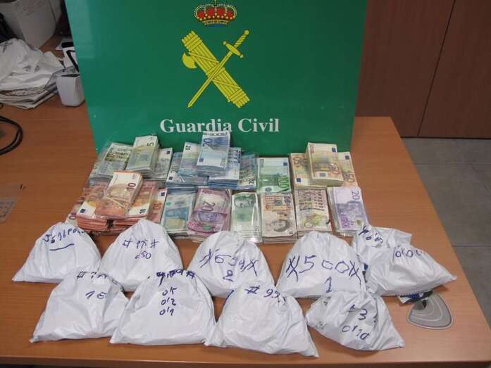 Dinero que portaba la maleta (Foto TA)