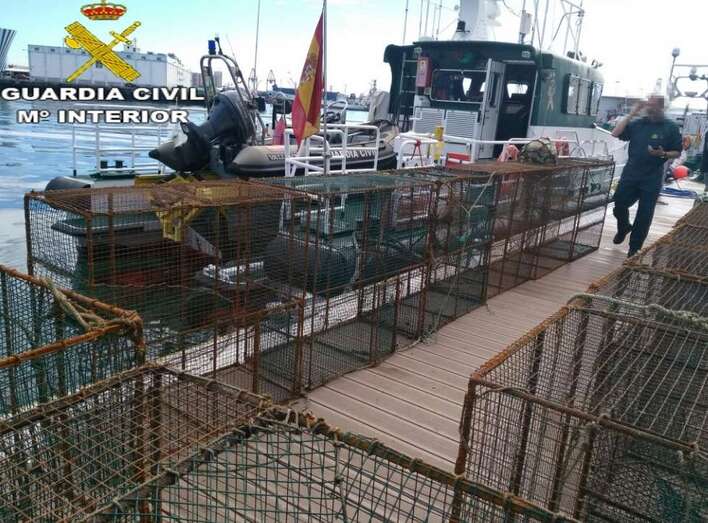 Intervenidos un tren de nasas ilegales al este de Gando (Foto Guardia Civil)