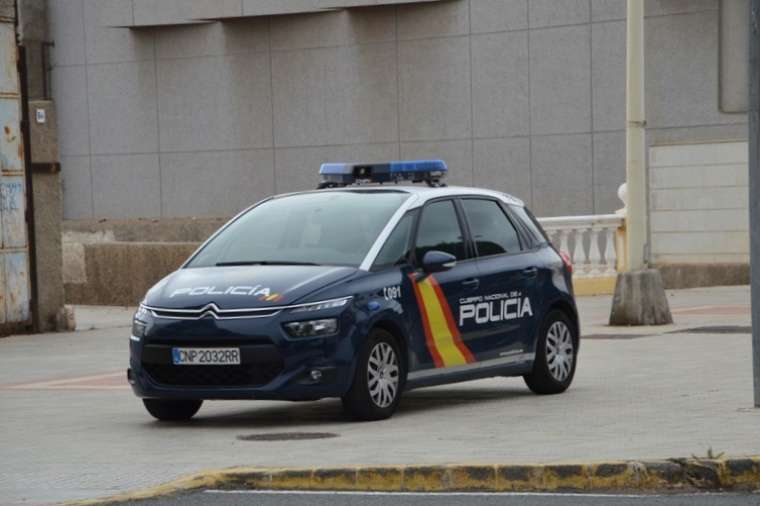 Imagen de archivo de un vehículo policial de patrulla por la costa de Telde (Foto TA)