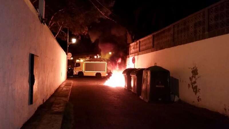 Incendio del contenedor (Foto TA)