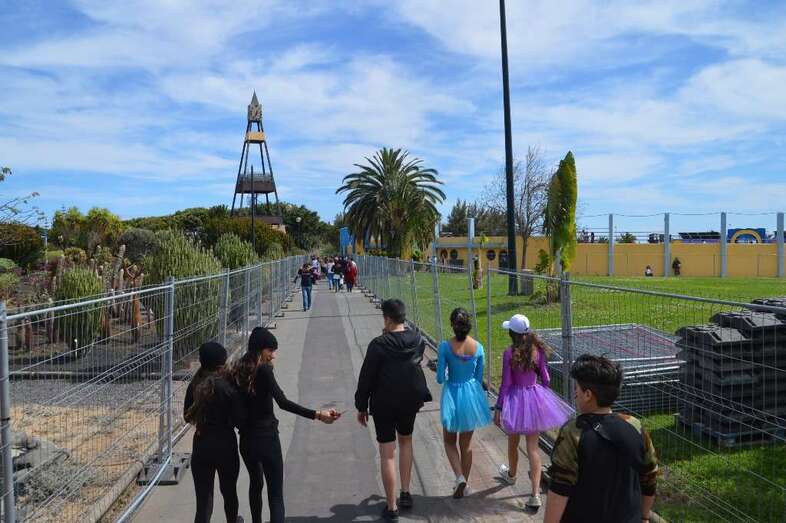 Jóvenes que acuden a los actos del Carnaval de Día (Foto TA)