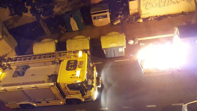 Los bomberos en el lugar del incendio (Foto TA)