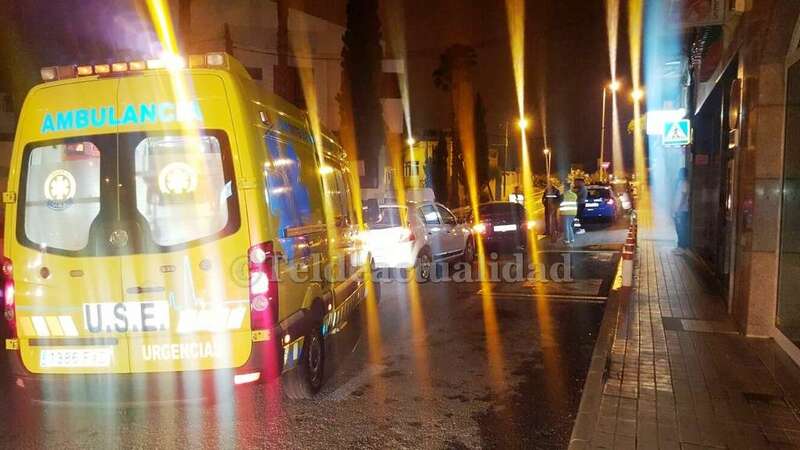 Una ambulancia de la USE en el lugar del siniestro (Foto TA)