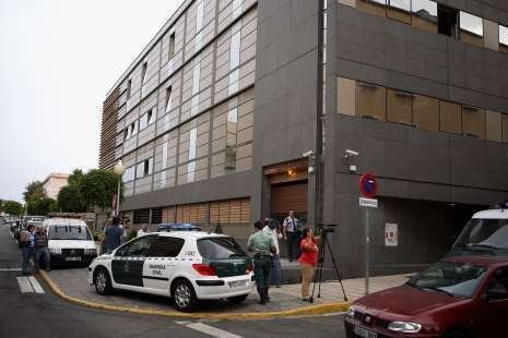Imagen de archivo de un vehículo de la Guardia Civil en el Juzgado de Telde (Foto TA)