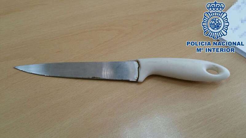 Imagen del cuchillo que le intervinieron al detenido (Foto TA)