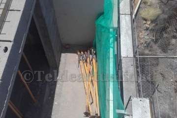 Foto del andamio desde el que cayó el joven de Telde (Foto TA)