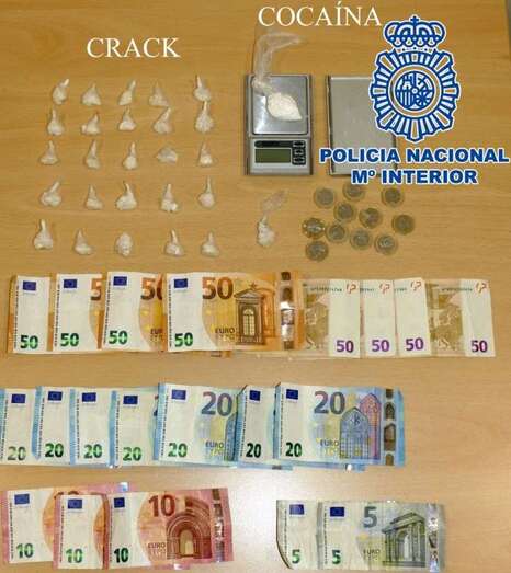 Drogas y dinero intervenidos en la operación policial (Foto TA)