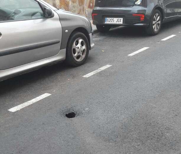 El orificio tiene unos cuantos centímetros, tanto de diámetro como de profundidad (Foto TA)