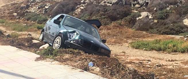 Archivo. Imagen del vuelco de un vehículo en una vía de Telde (foto TA)