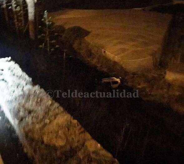 Estado en que quedó el coche (Foto TA)