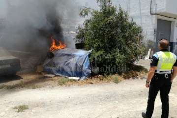 Los bomberos sofocan un pequeño incendio en un solar de La Barranquera (Telde) (Foto TA)