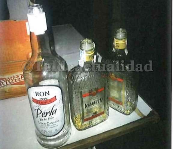 Botellas de bebidas alcohólicas halladas por la Policía Local en al fiesta (Foto TA)