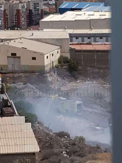 Los bomberos en el lugar del incendio (Foto TA)
