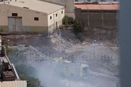 Foto del incendio de este mediodía en Jinámar (Foto TA)