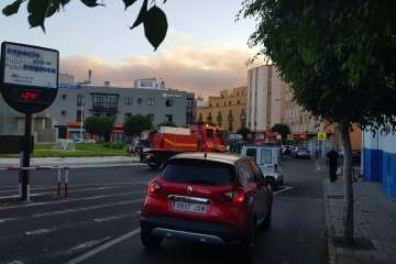 El fuego en la cumbre de Telde visto desde diferentes puntos (Foto TA)
