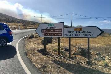 El fuego en la cumbre de Telde visto desde diferentes puntos (Foto TA)