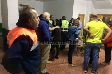 Vecinos de Cazadores en el local social de La Breña (Foto TA)