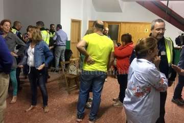 Vecinos de Cazadores en el local social de La Breña (Foto TA)