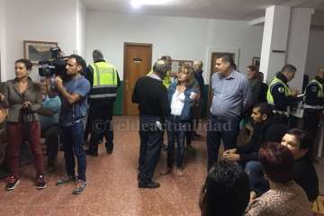 Vecinos de Cazadores en el local social de La Breña (Foto TA)