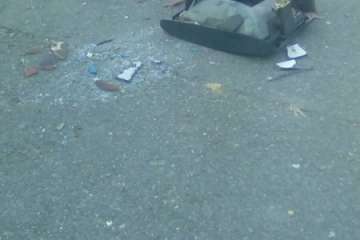 Unidades sanitarizadas y de la Policía Local en el lugar del suceso y estado en que quedó la zona (Foto TAy TRC).