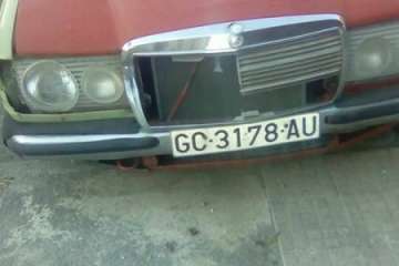 Unidades sanitarizadas y de la Policía Local en el lugar del suceso y estado en que quedó la zona (Foto TAy TRC).